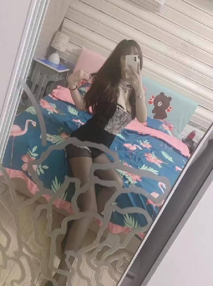 雨花黑丝大长腿混血芬达