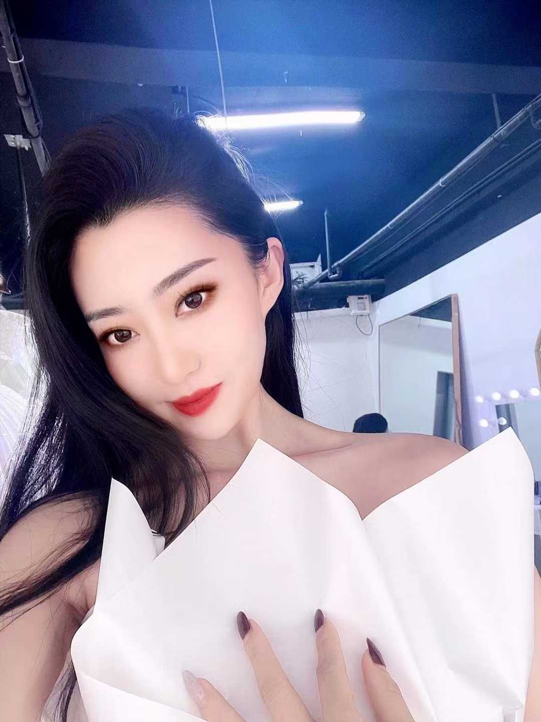 长腿御姐风情万种