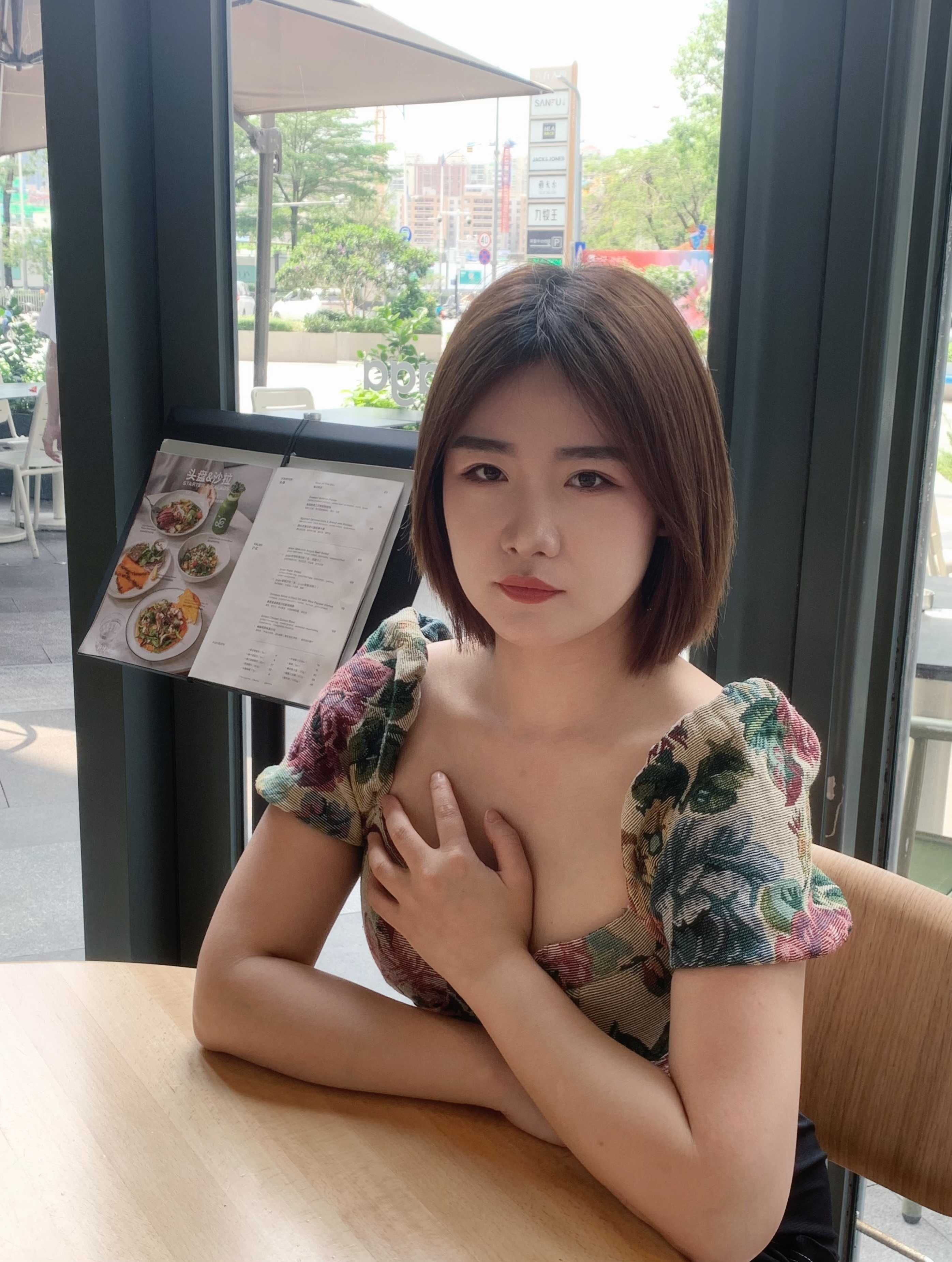 新人报道,初到深圳，多多关照