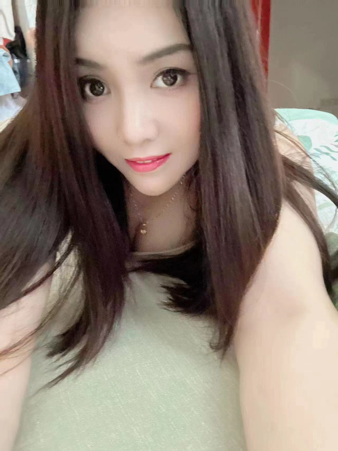 大沙东丰满惹火老师燕子