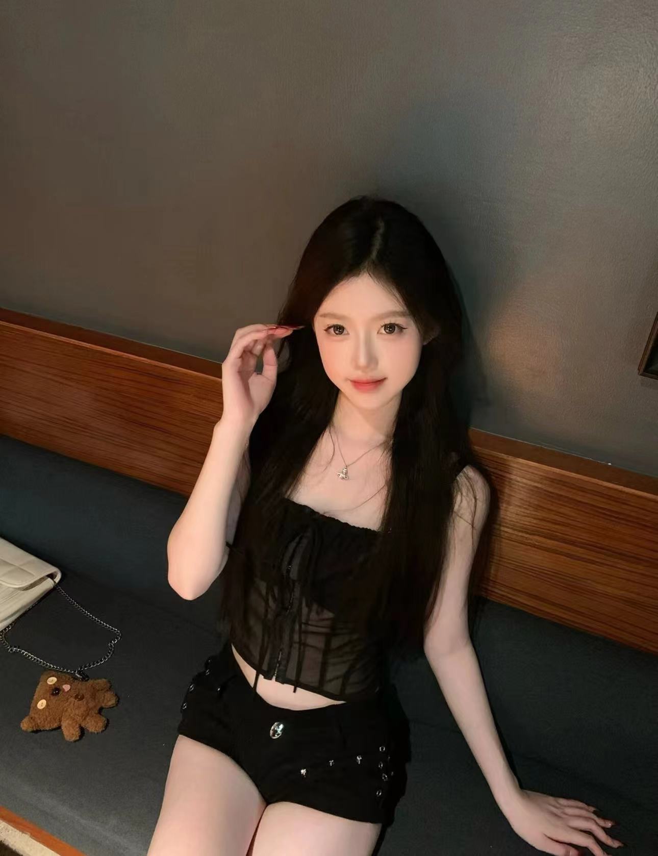 新人报道，颜值高身材棒