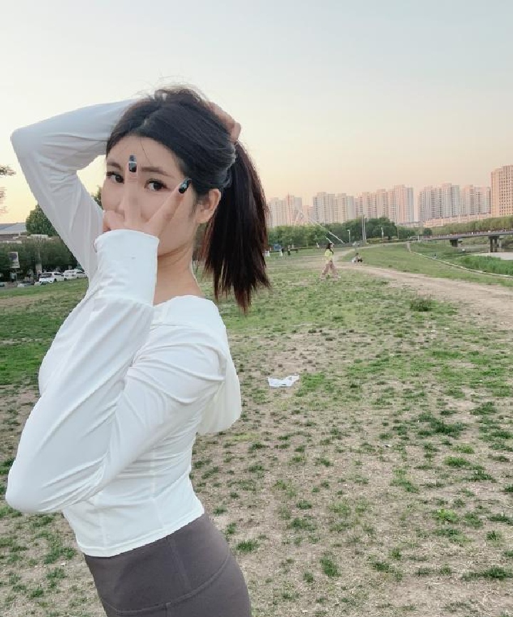 河西销魂瑜伽裤小姐姐