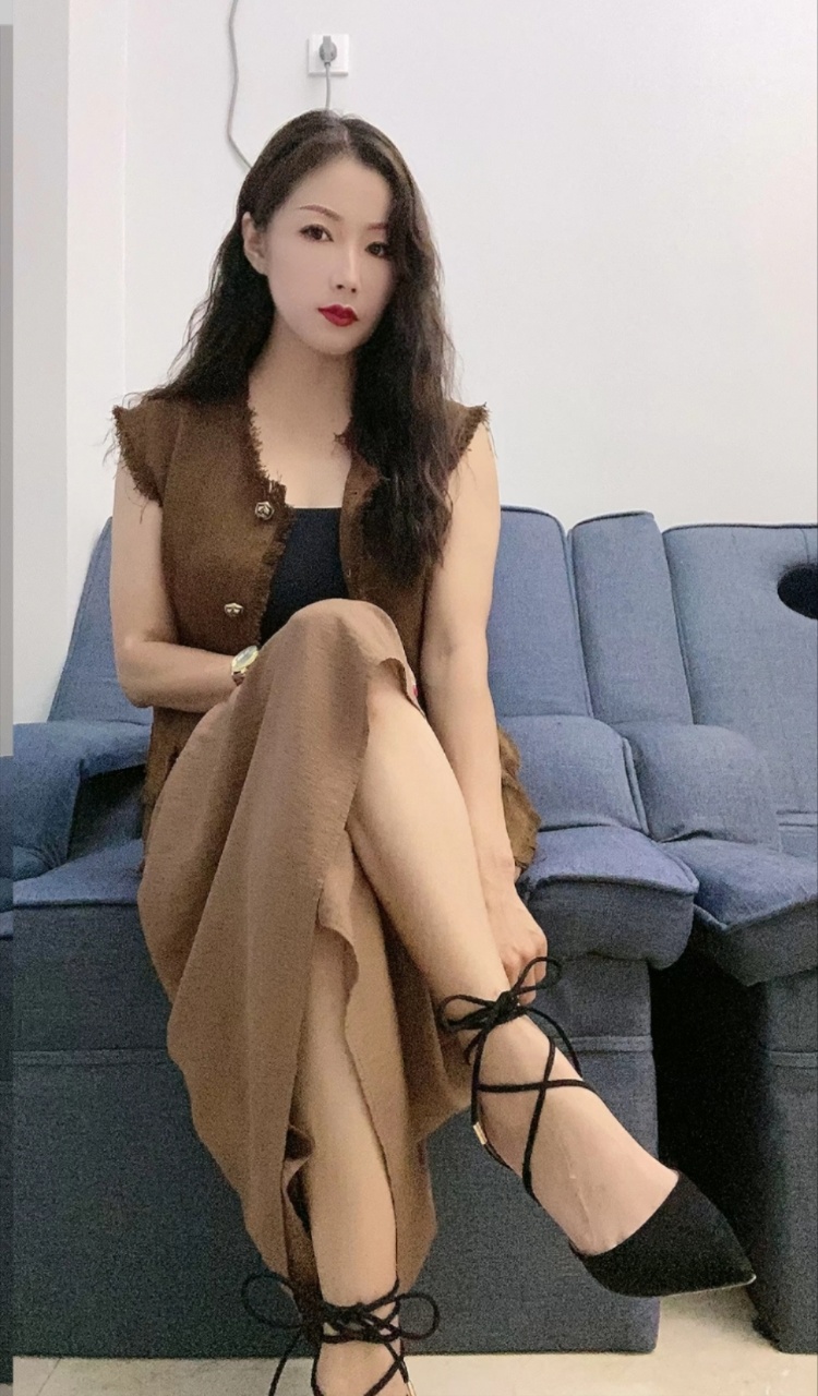 气质少妇婷姐带房