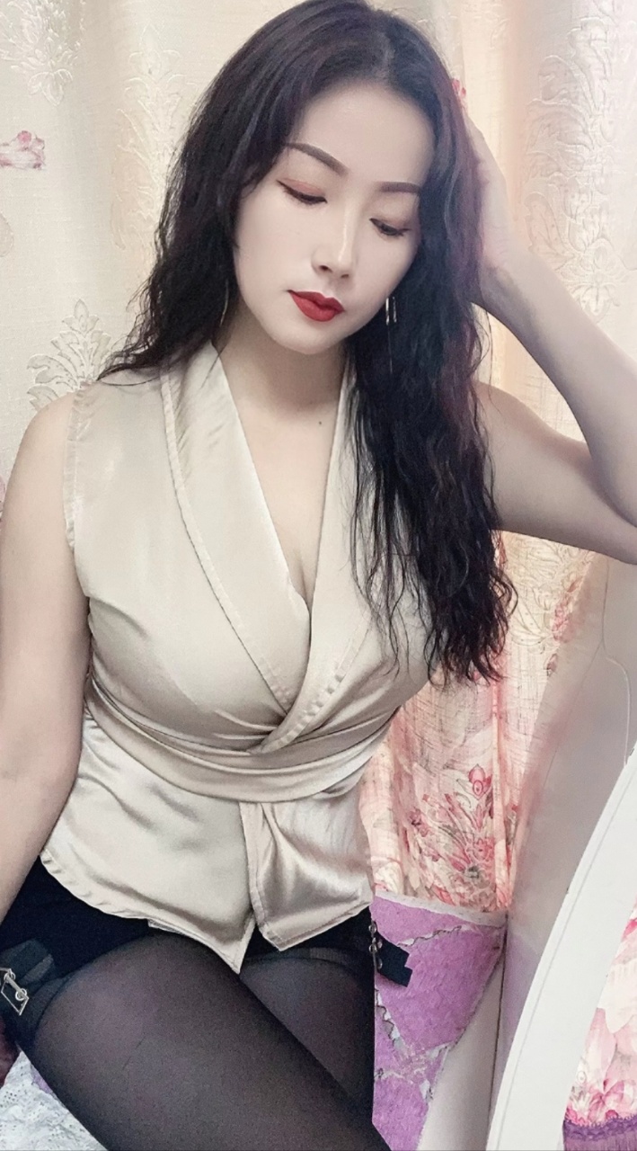 气质少妇婷姐带房