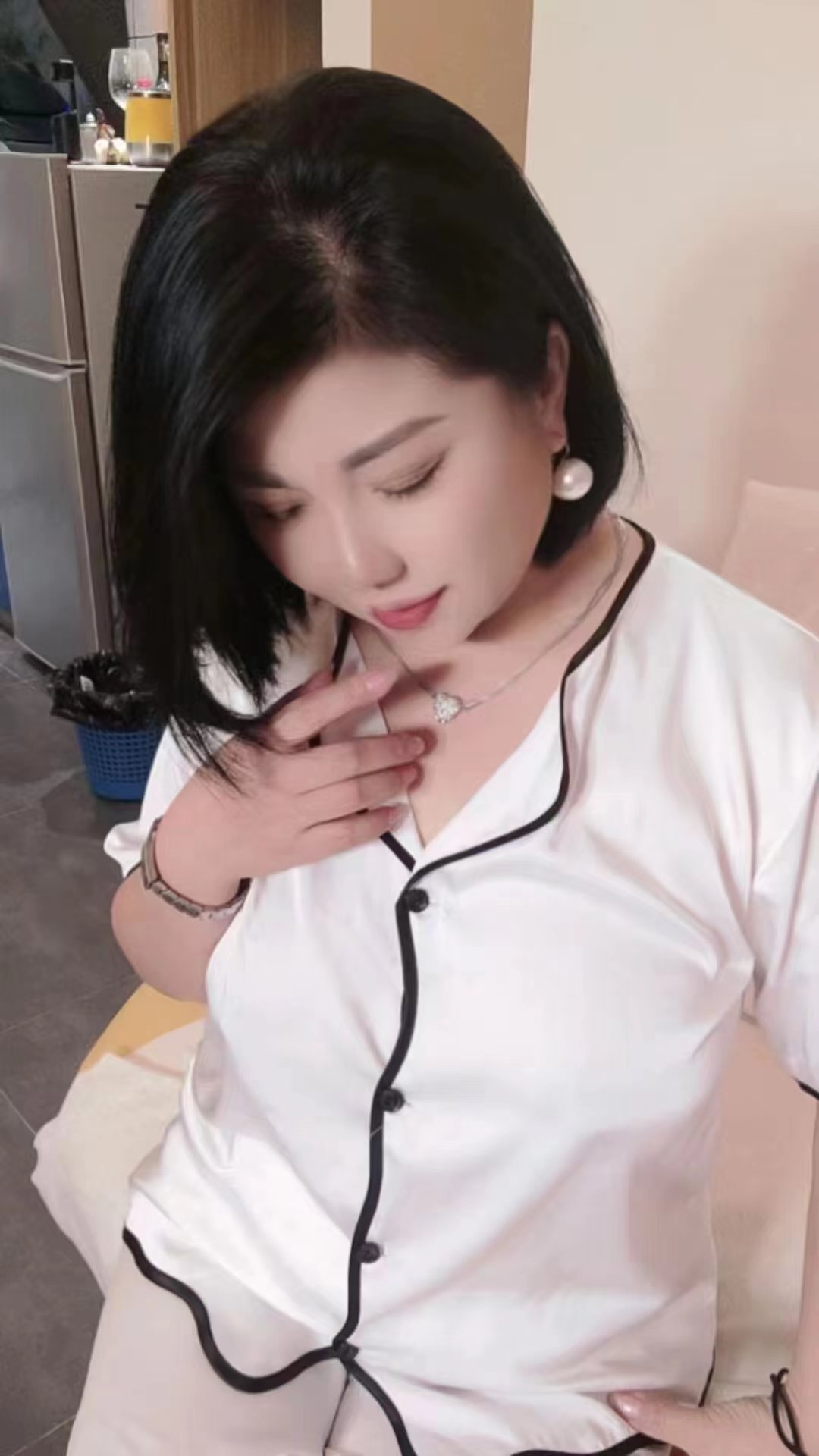 宝安火辣圆润少妇燕子