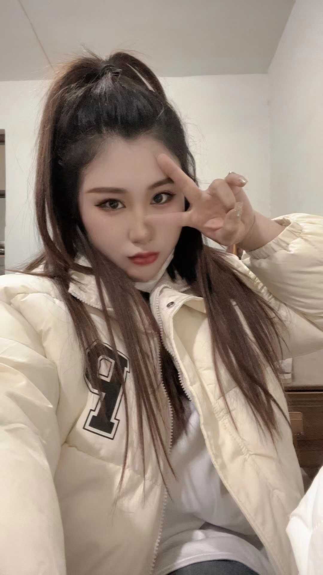 推荐一个大胸美臀小姐姐