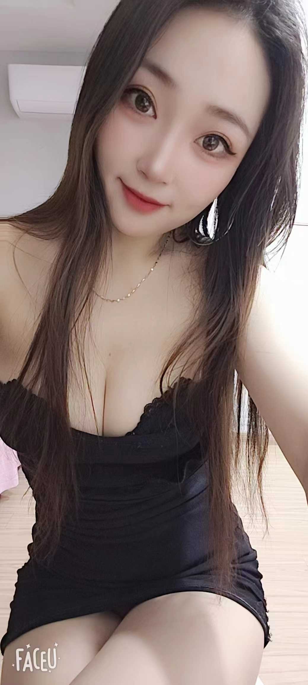 湖塘诱人火辣美妞朵朵