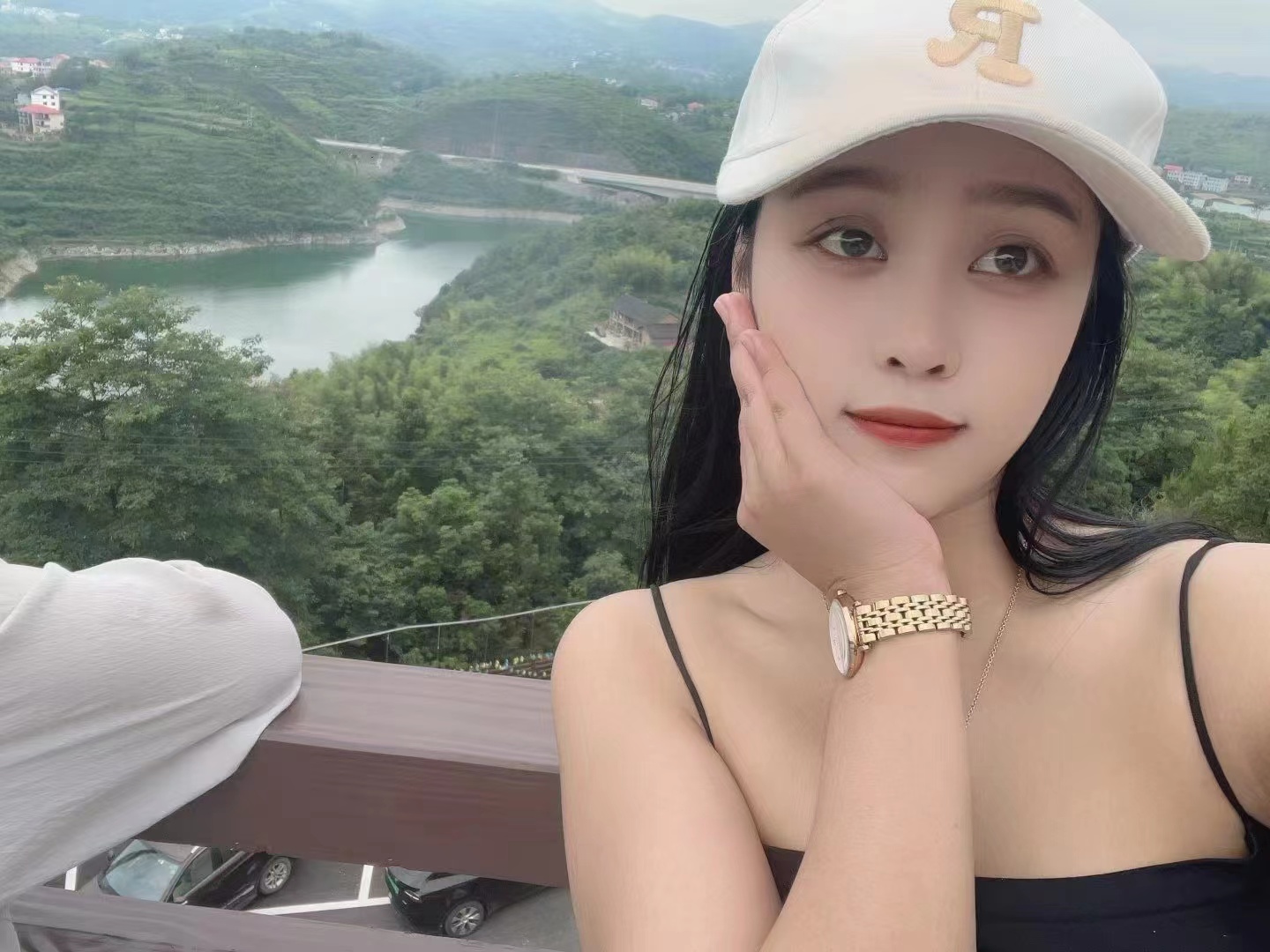 皮肤粉嫩，服务很好的小姐姐