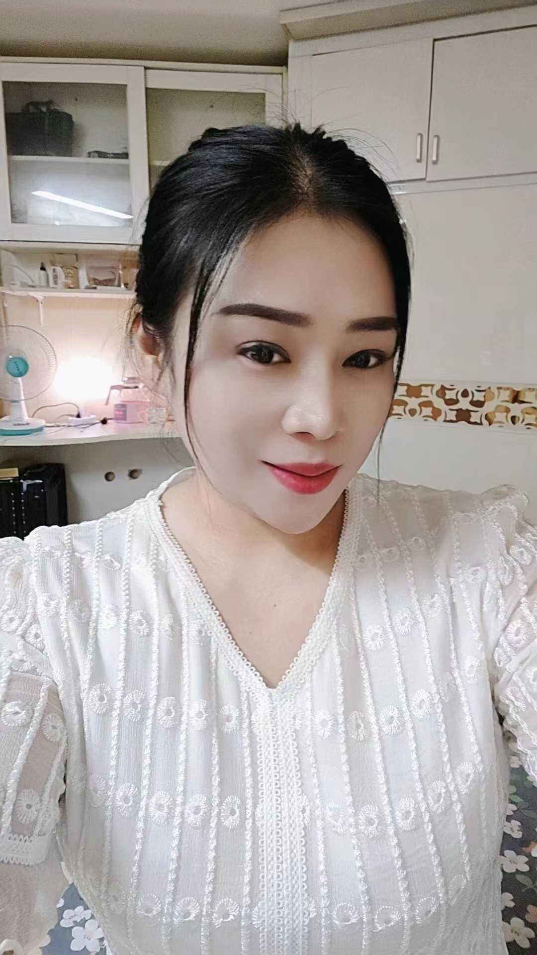 潘家园丰满少妇紫薇