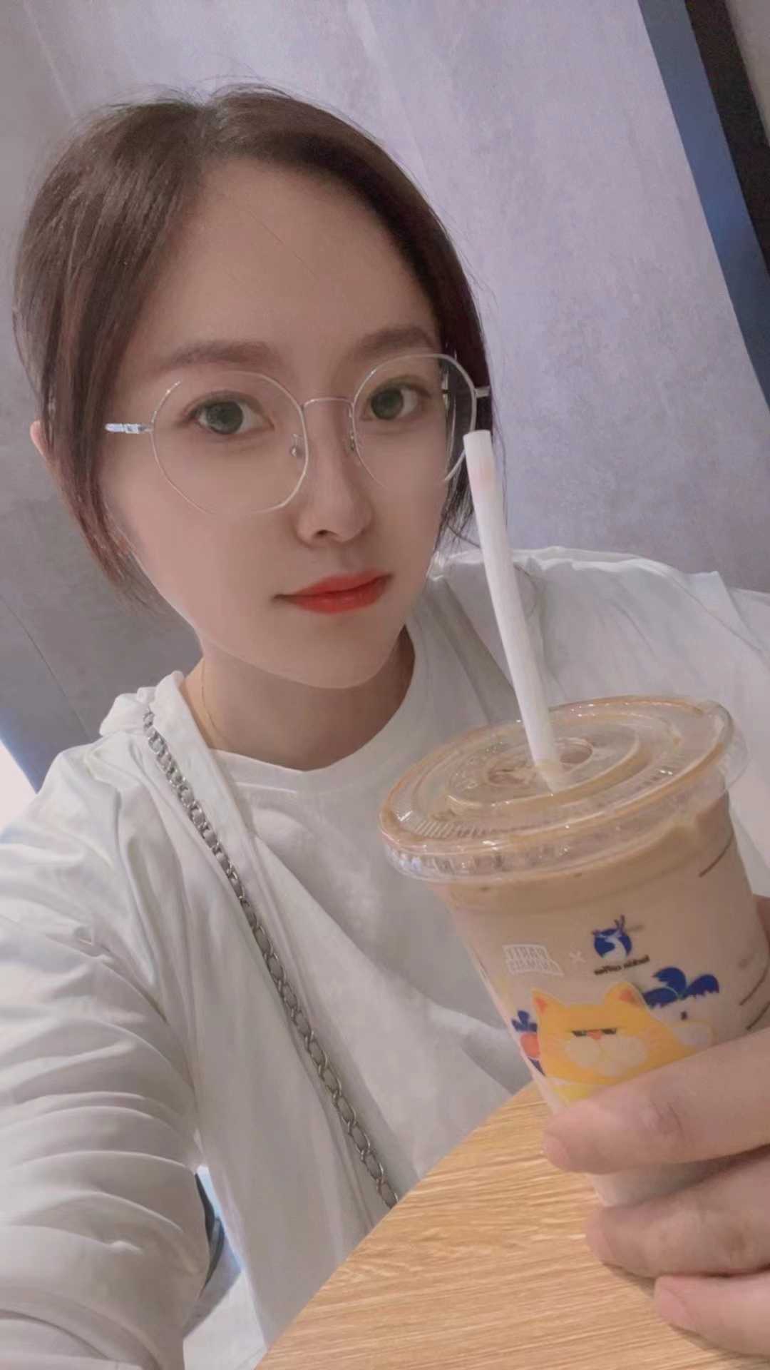 蜀山区甜美兼职眼镜萌妹