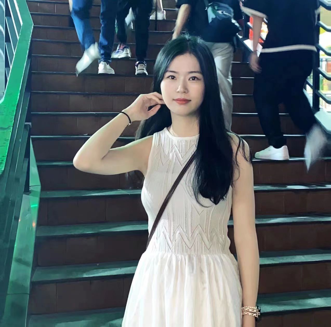 西三区有服务的美女