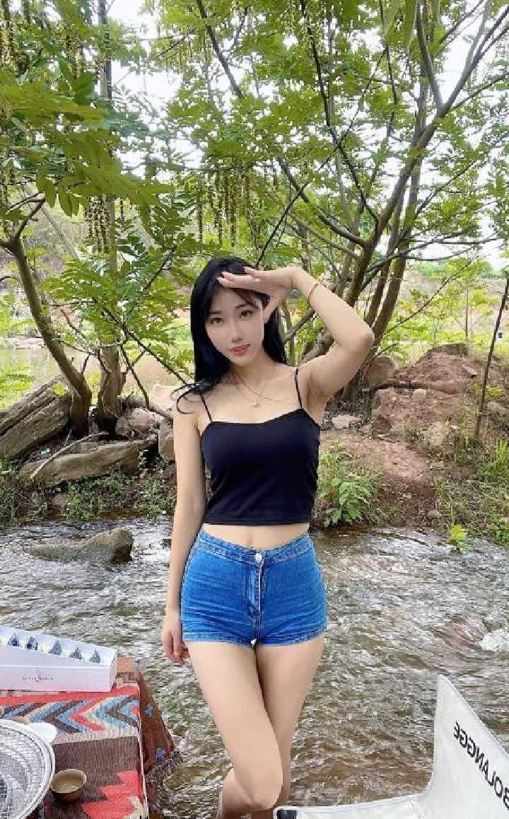 再刷白嫩大长腿辣妹