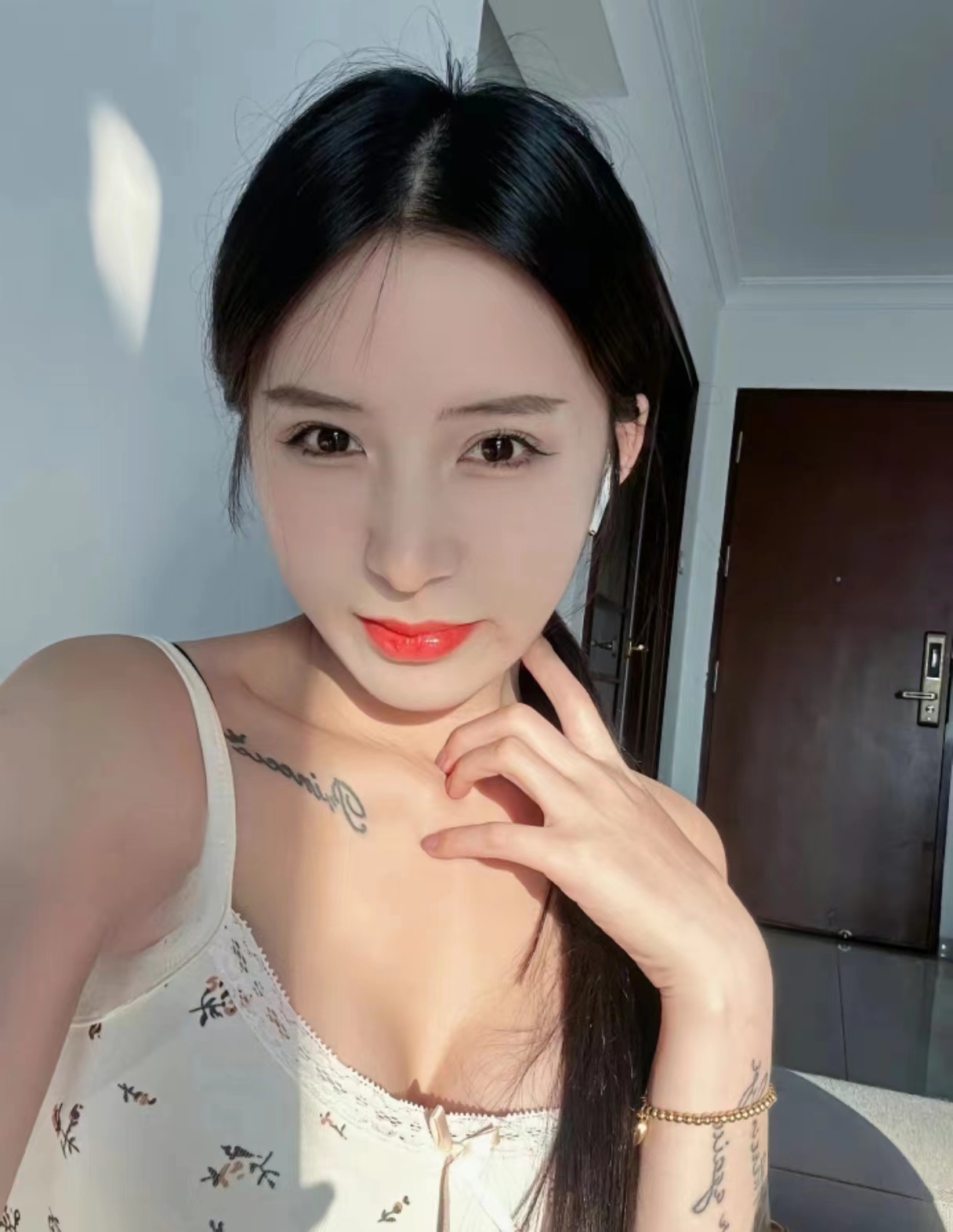 温柔体贴，皮肤细腻的妹妹