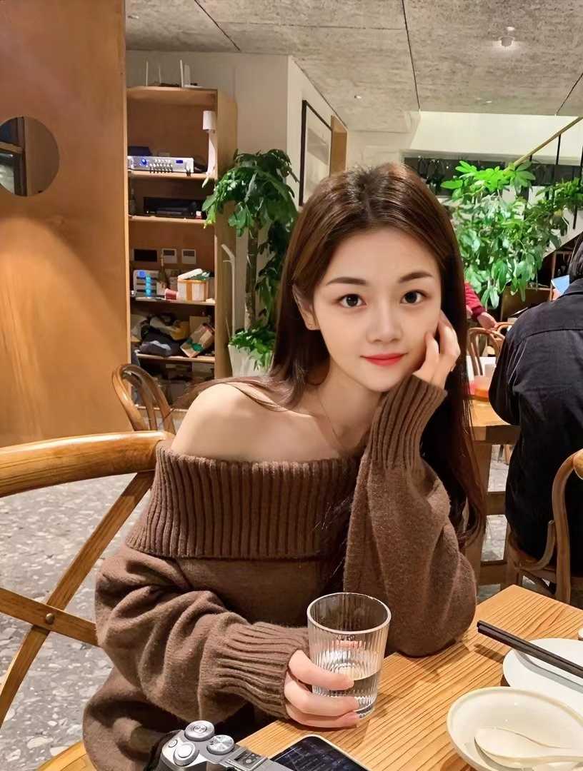 福田可外卖的小姐姐，性格乖巧