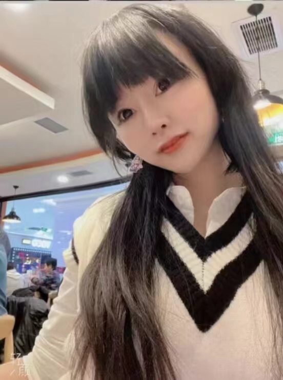 朝阳白嫩丰润小姐姐月月