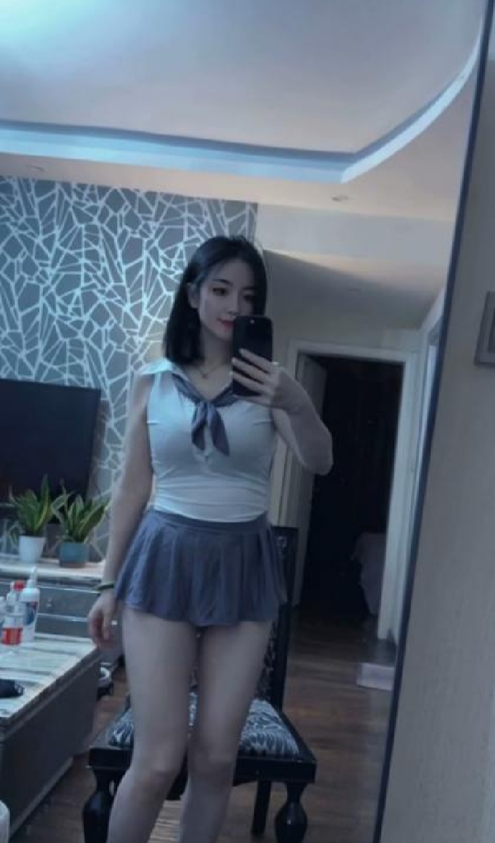 华新街白嫩巨乳美妞