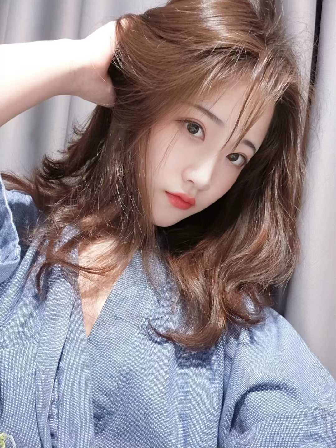 优雅，乖巧的小妹妹