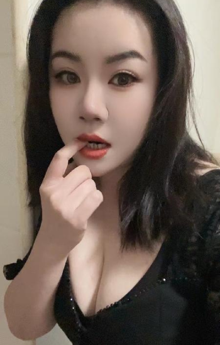 白云风情大奶少妇思思