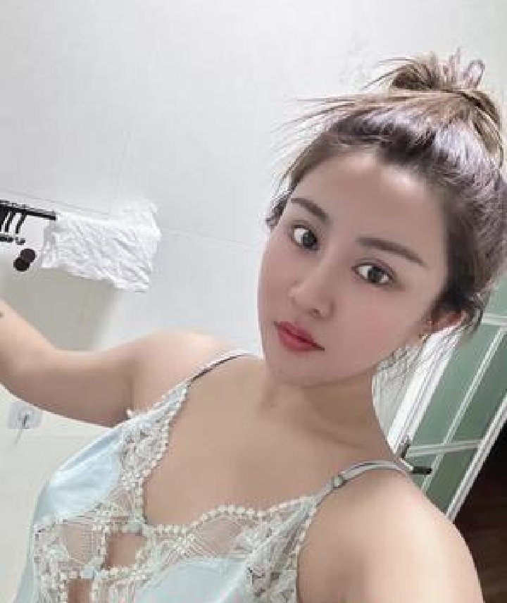 沈河情趣内衣撩人朵朵