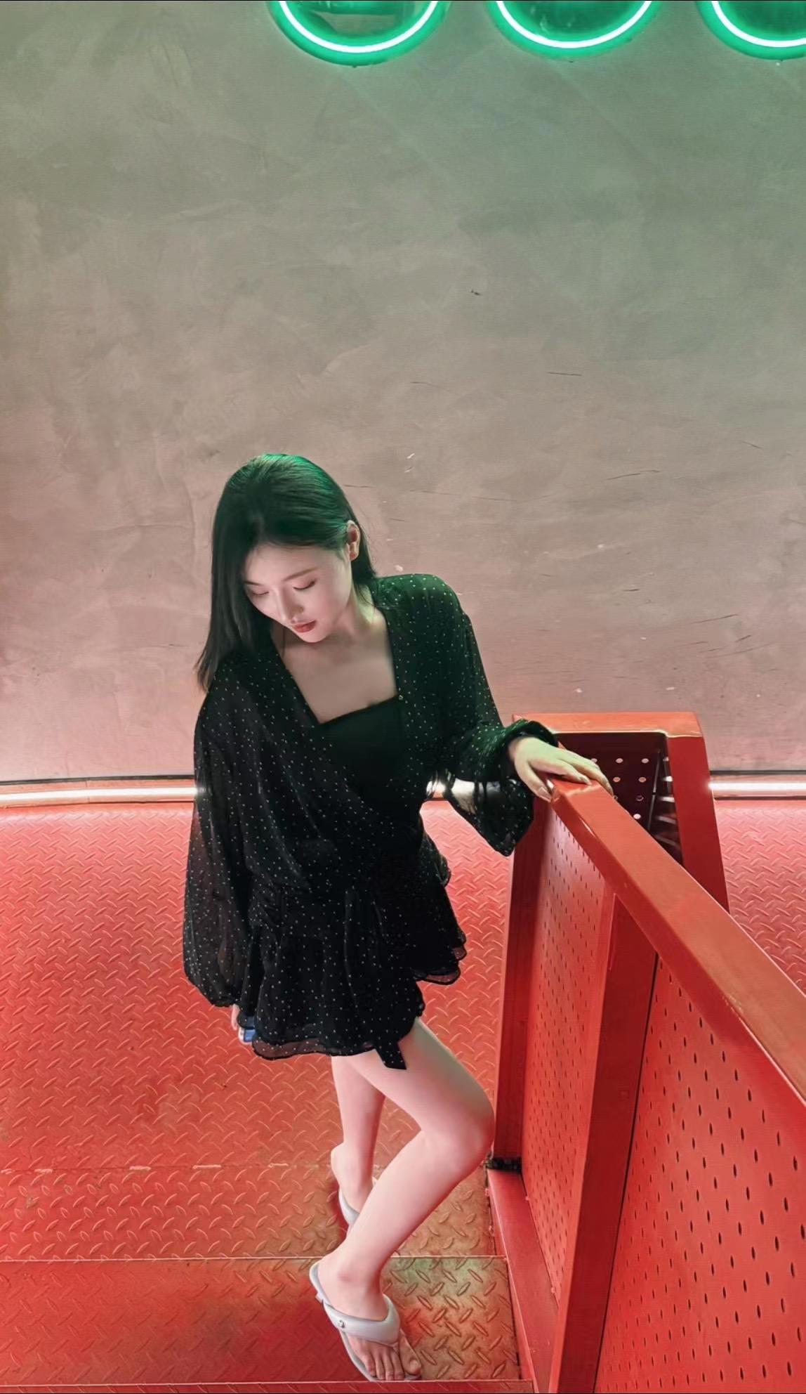 美丽迷人，身材傲娇