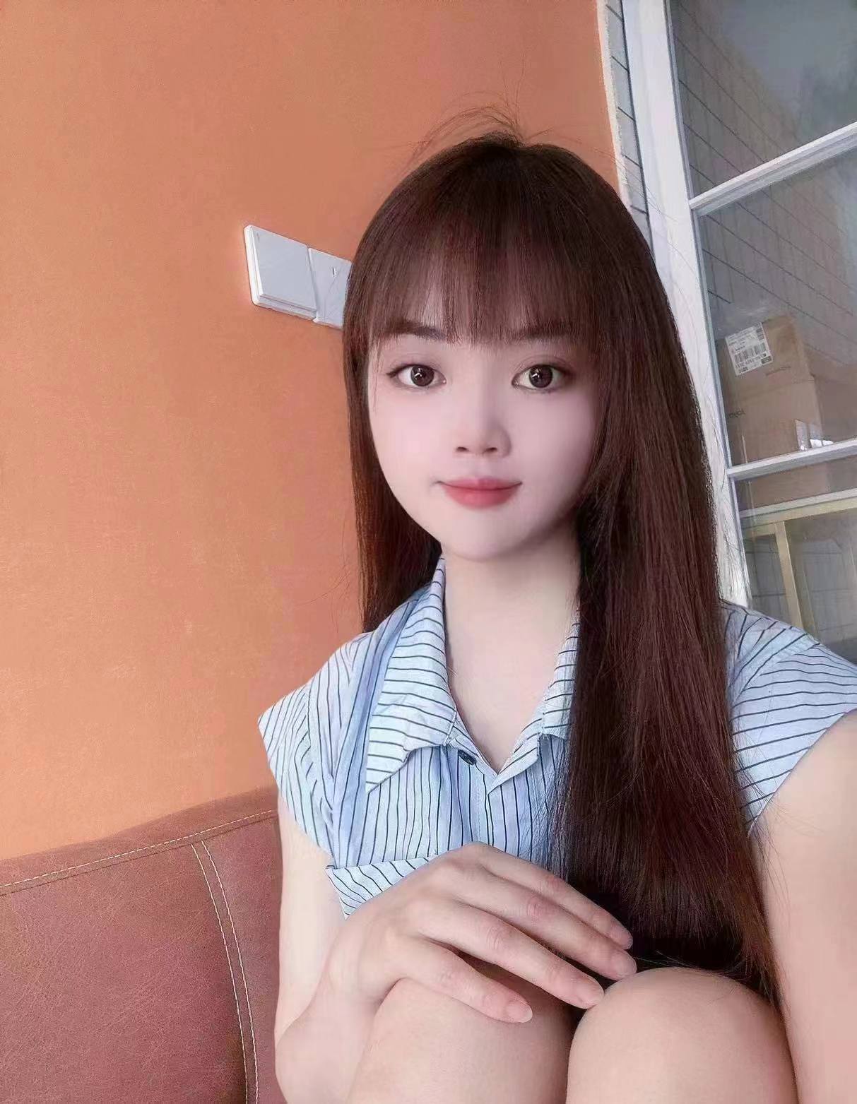 爱笑的妹妹，甜甜的