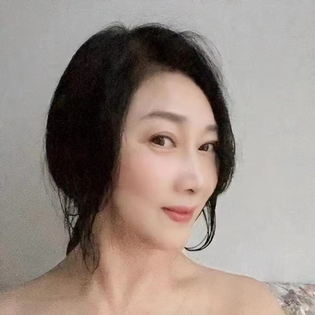 西山区天然美胸少妇