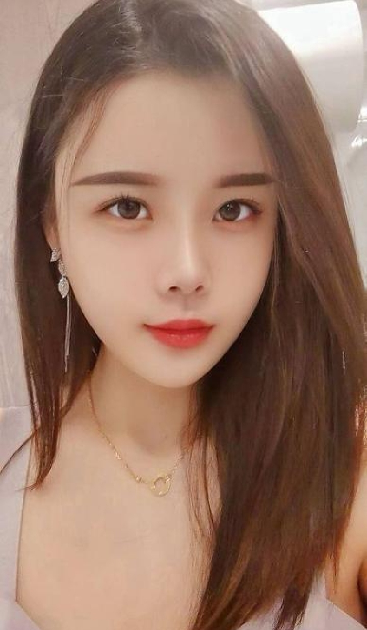 福田肤白貌美大长腿小姐姐