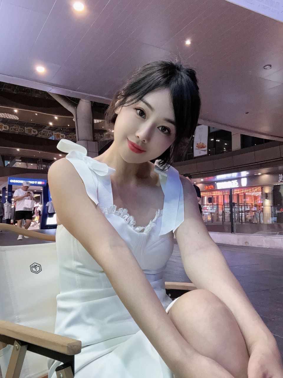 真人真照主打服务型选手