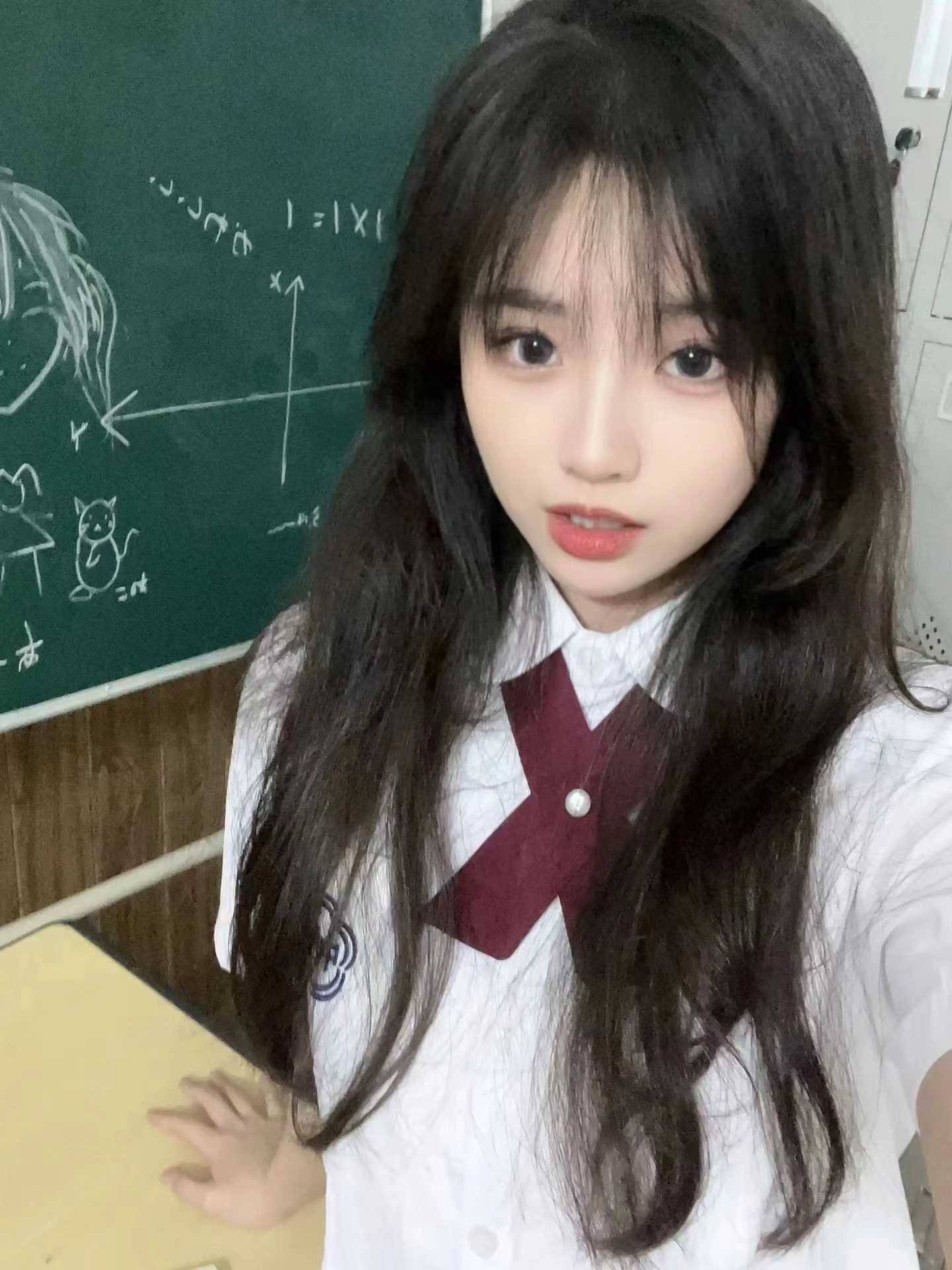 小萝莉类型，活泼可爱开朗06年小可爱