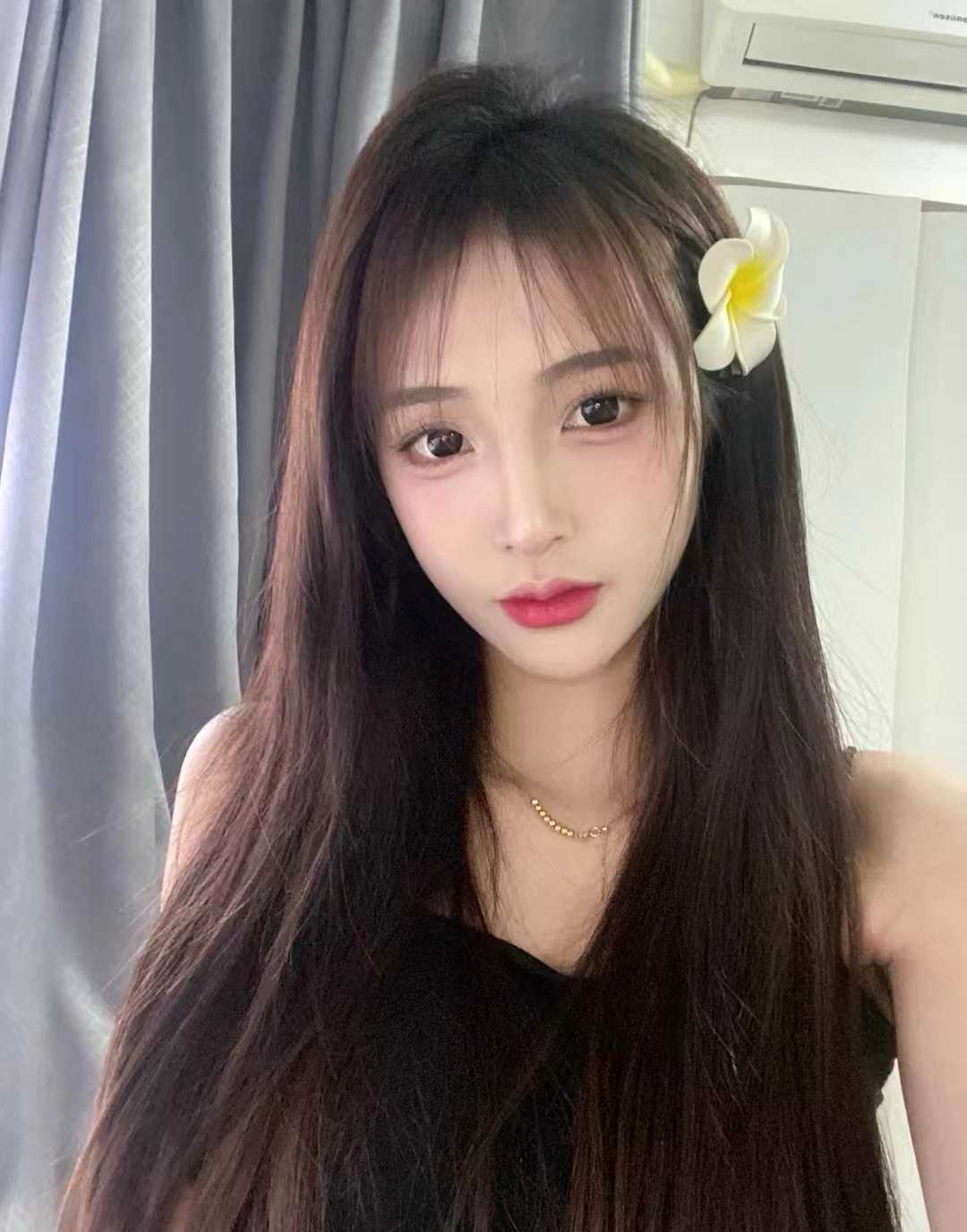 颜值妥妥的，身材一绝