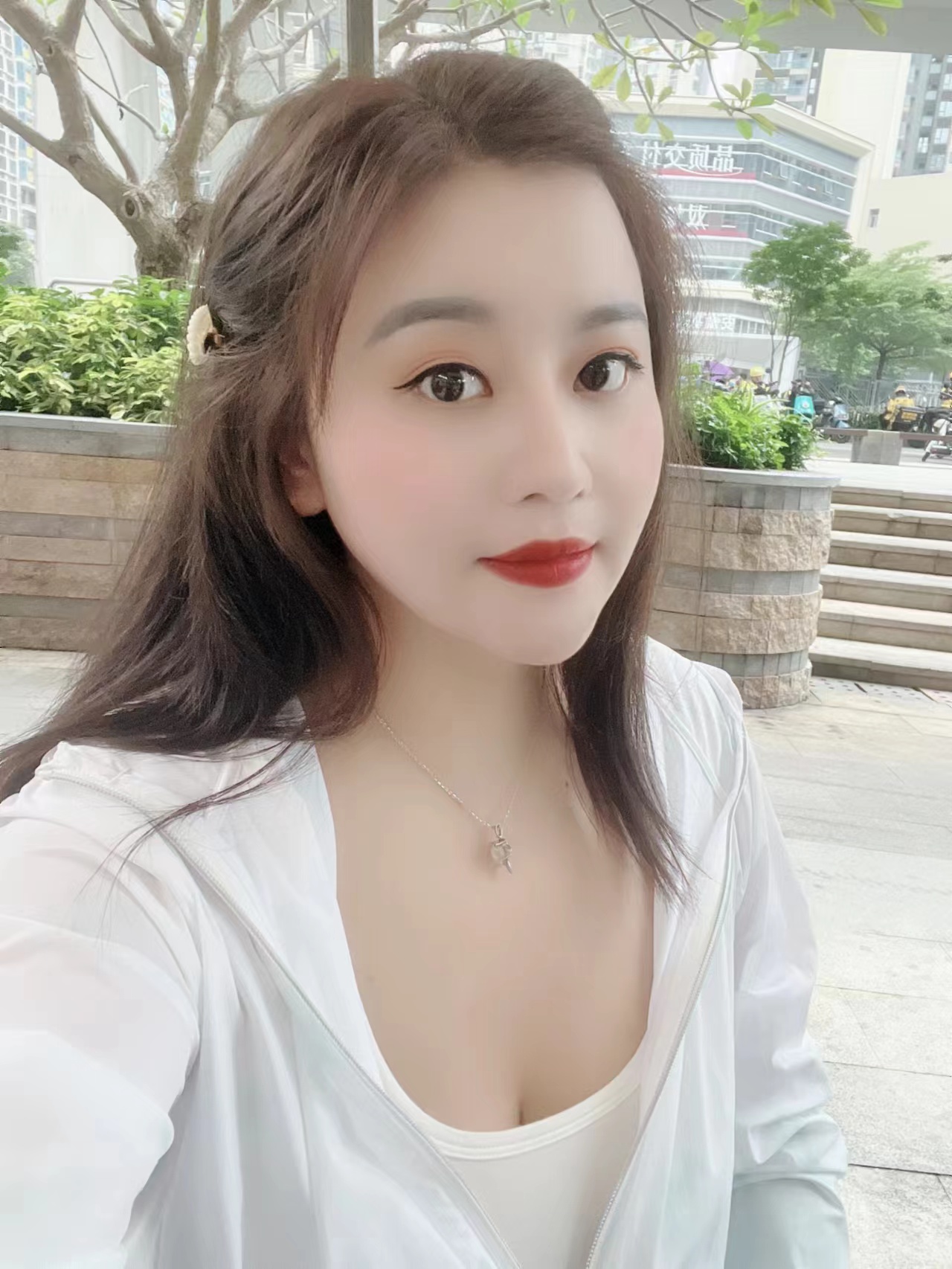 龙华白嫩小浪妹花花