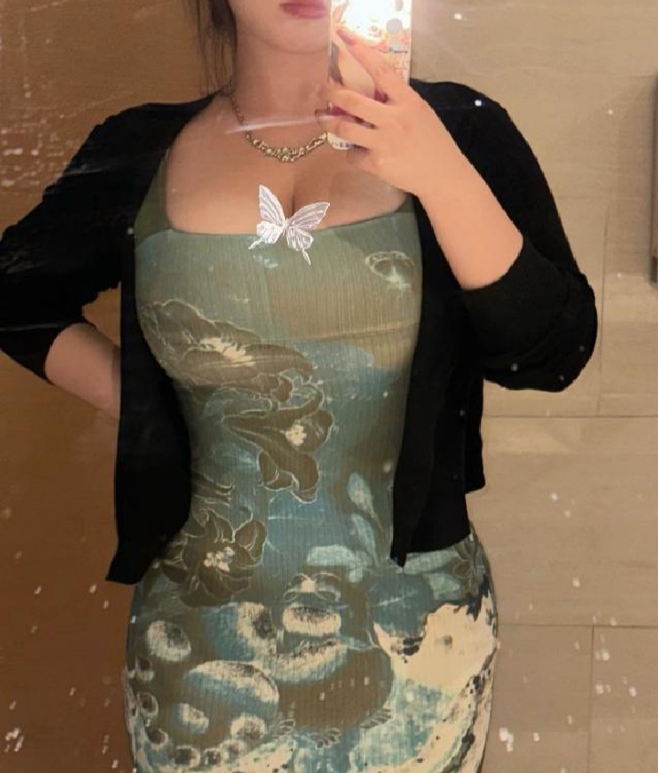 美甲店兼职大奶妹