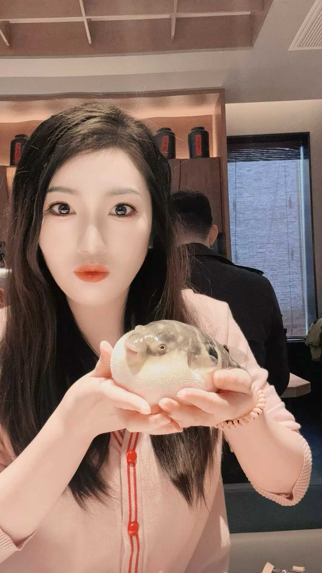 知性优雅的少妇