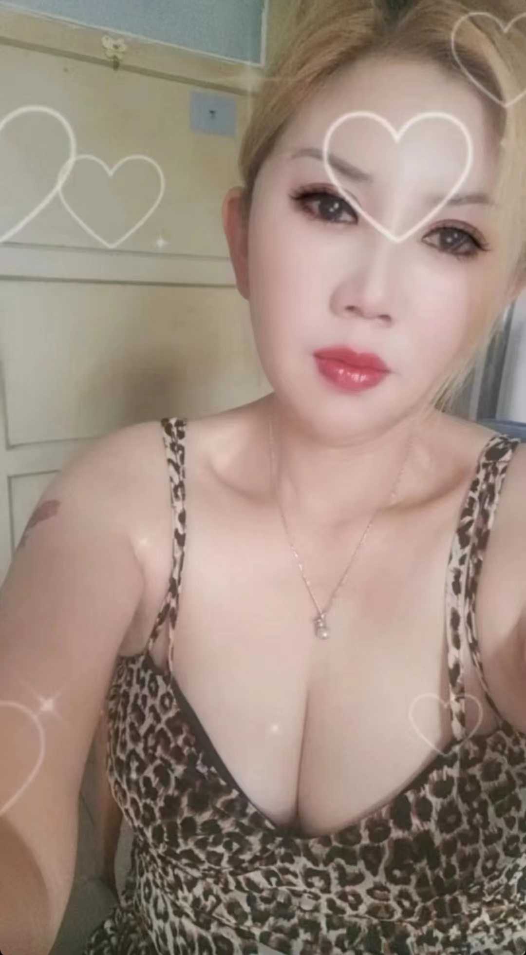 天桥区大胸金发妖女