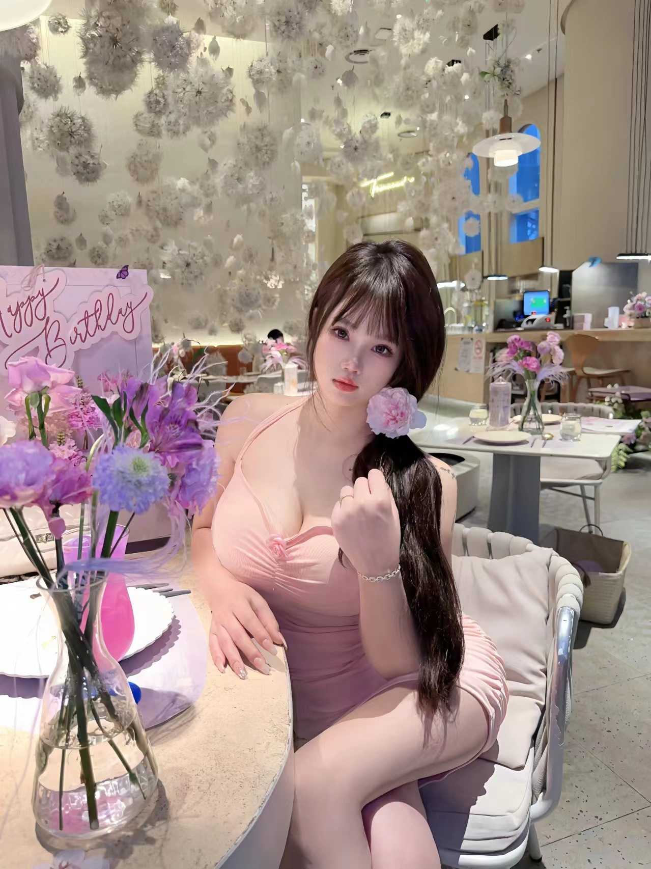 身材高挑，御姐气质