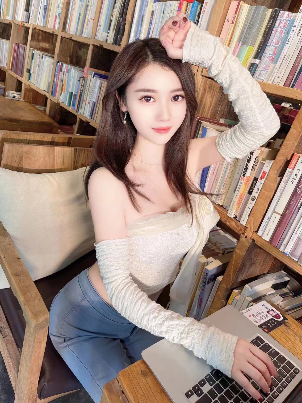 嫩妹一枚，前戏非常满意