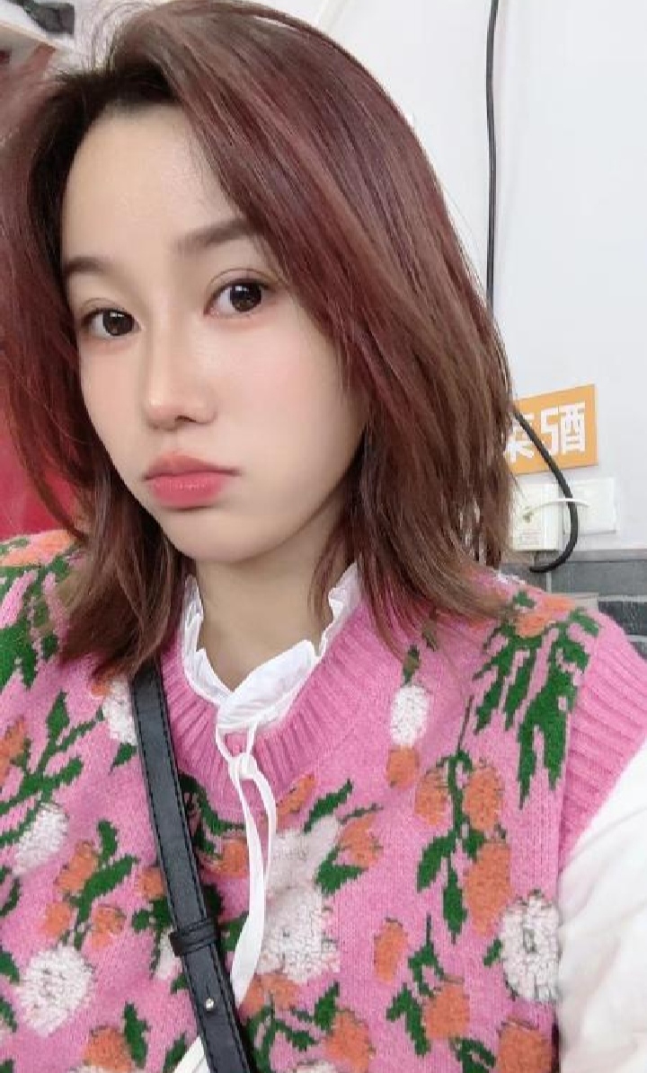 蜀山丰润服务系美女