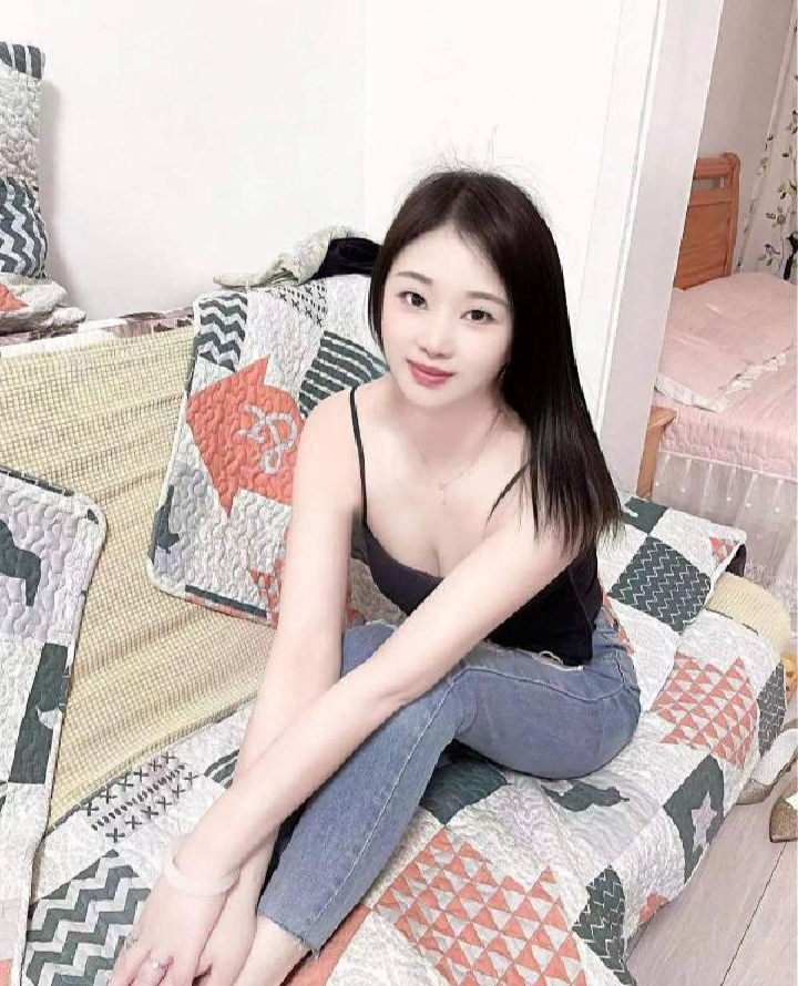 徐汇肤白大胸老师