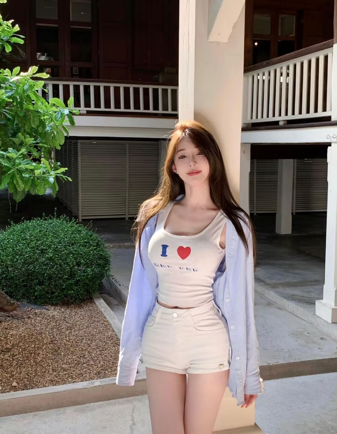 跟几个姐妹一起在广州市区上门服务。