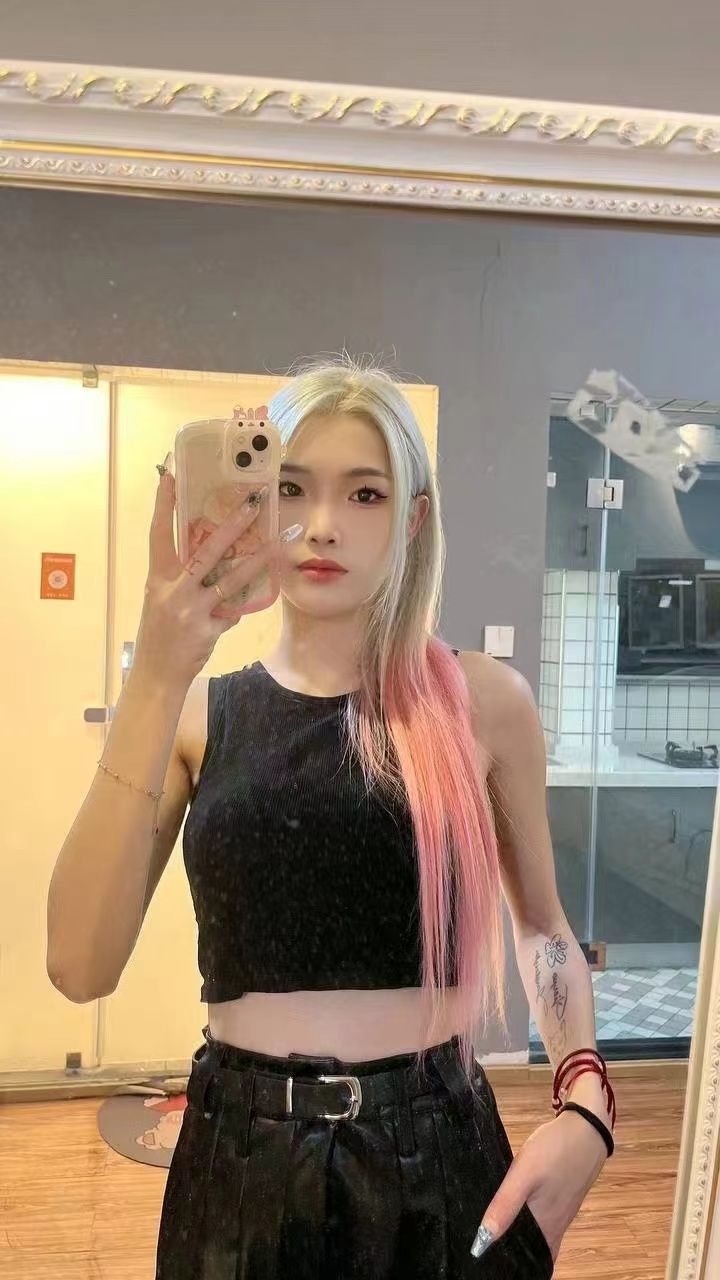 金地广场热辣美女晴晴