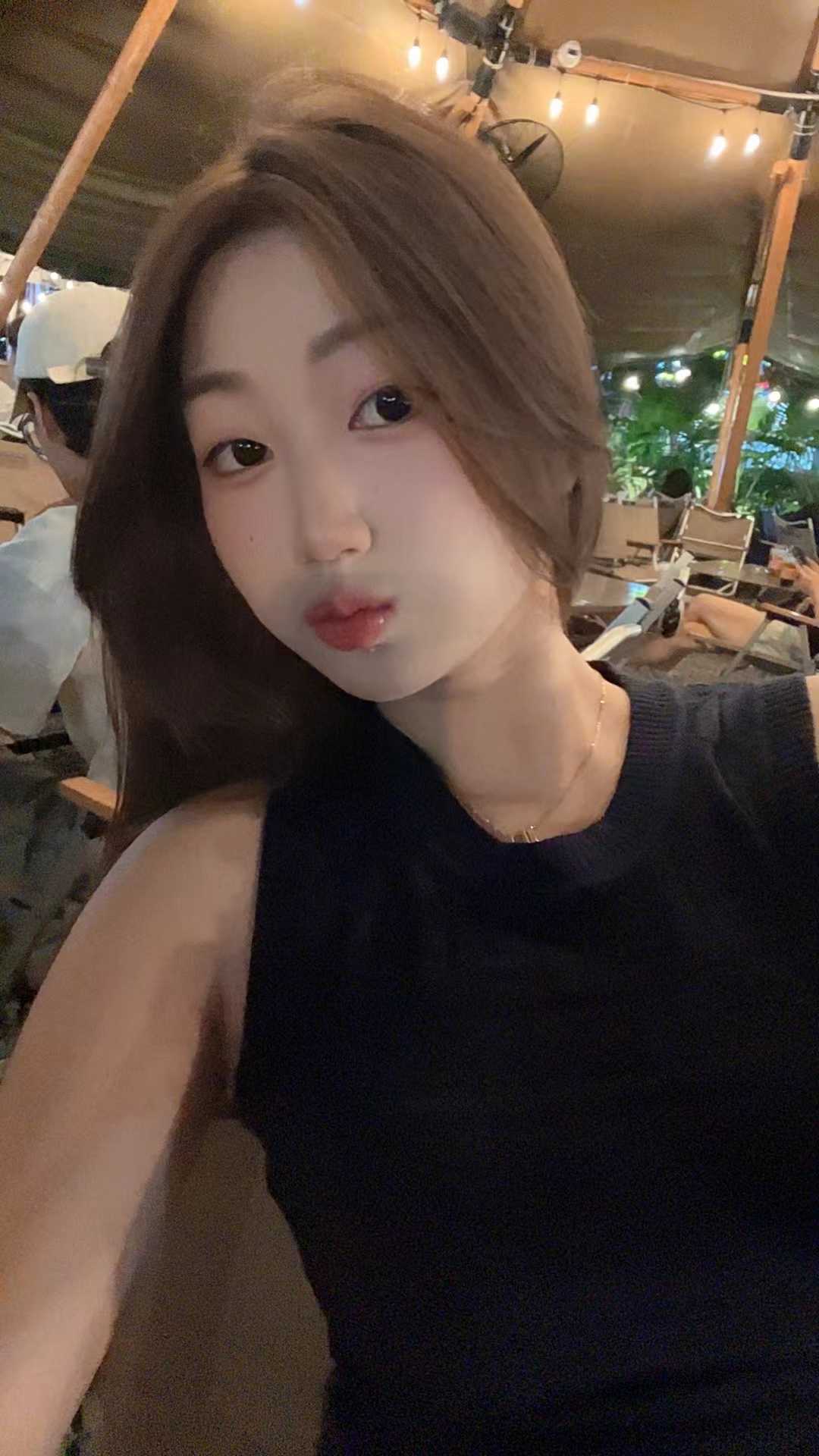 很配合，臀部摸起来手感好