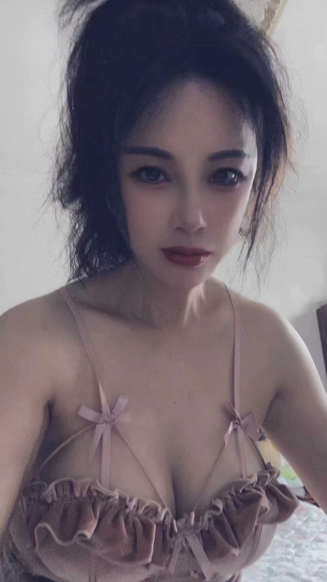 闵行气质大胸少妇