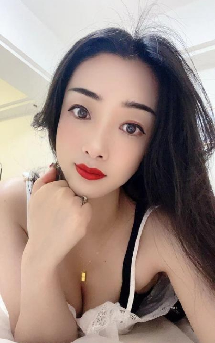 惠城区湿吻大奶妹