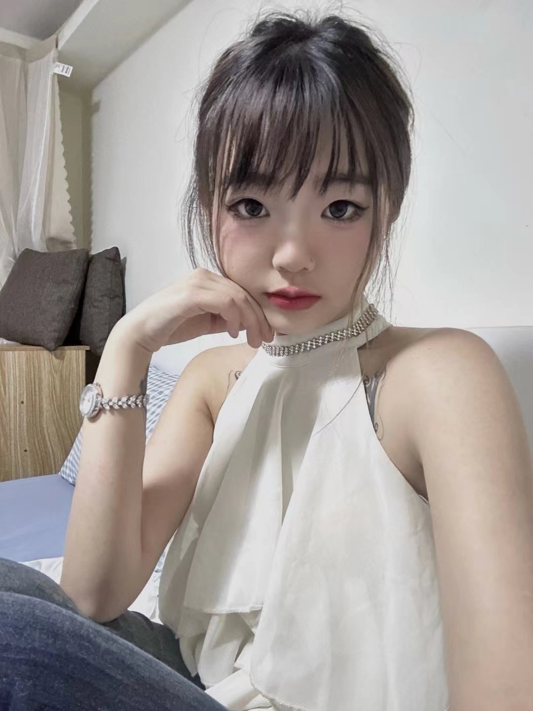 绿地广场纹身嫩妹小然