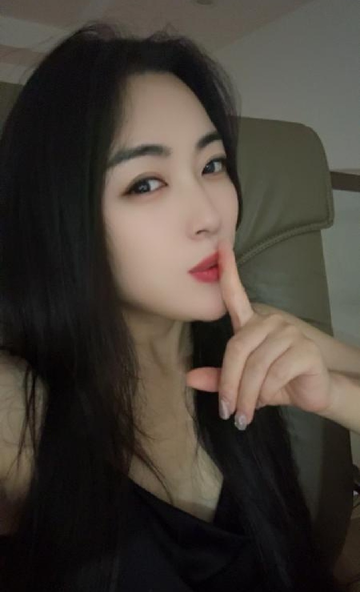 伊山湖长腿御姐左左