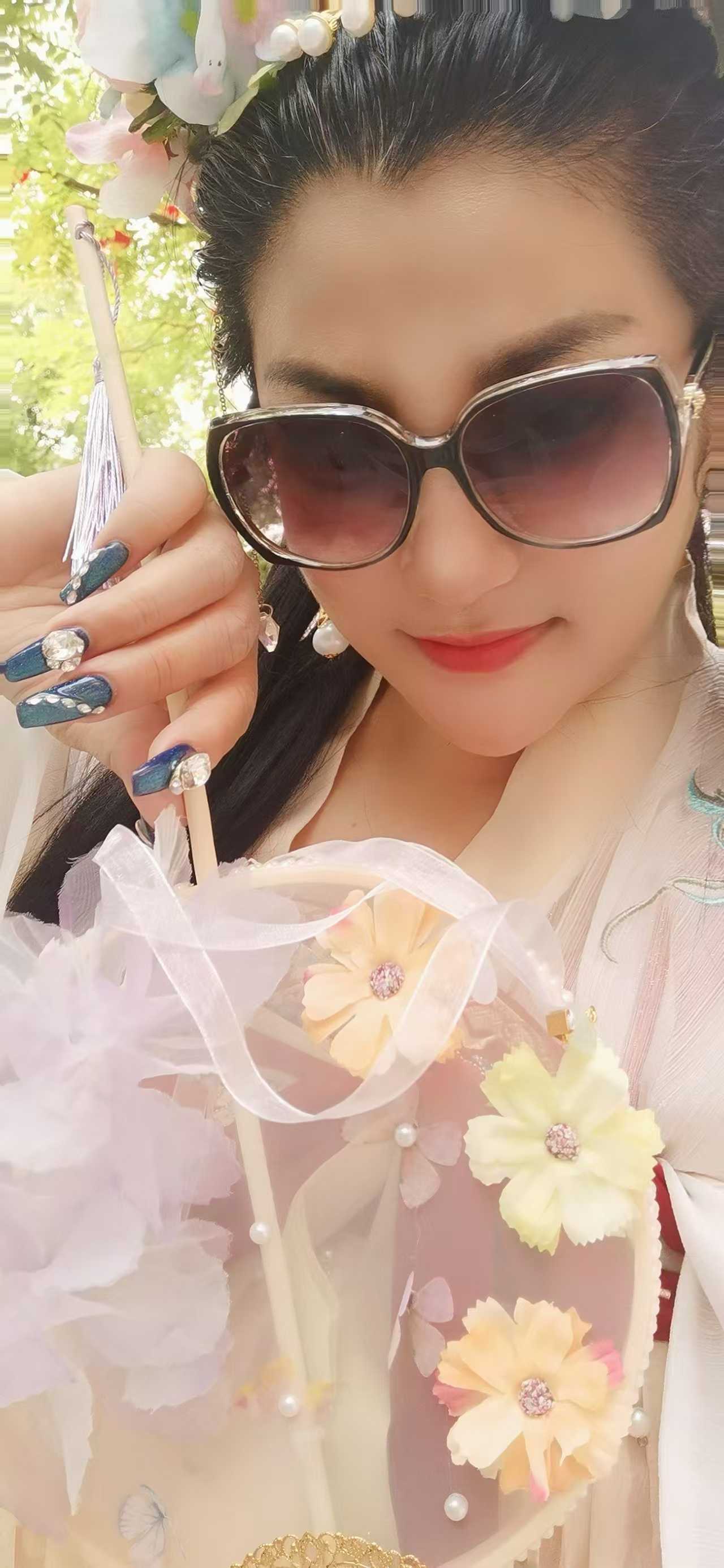 栖霞迈皋桥风情圆润小姐姐