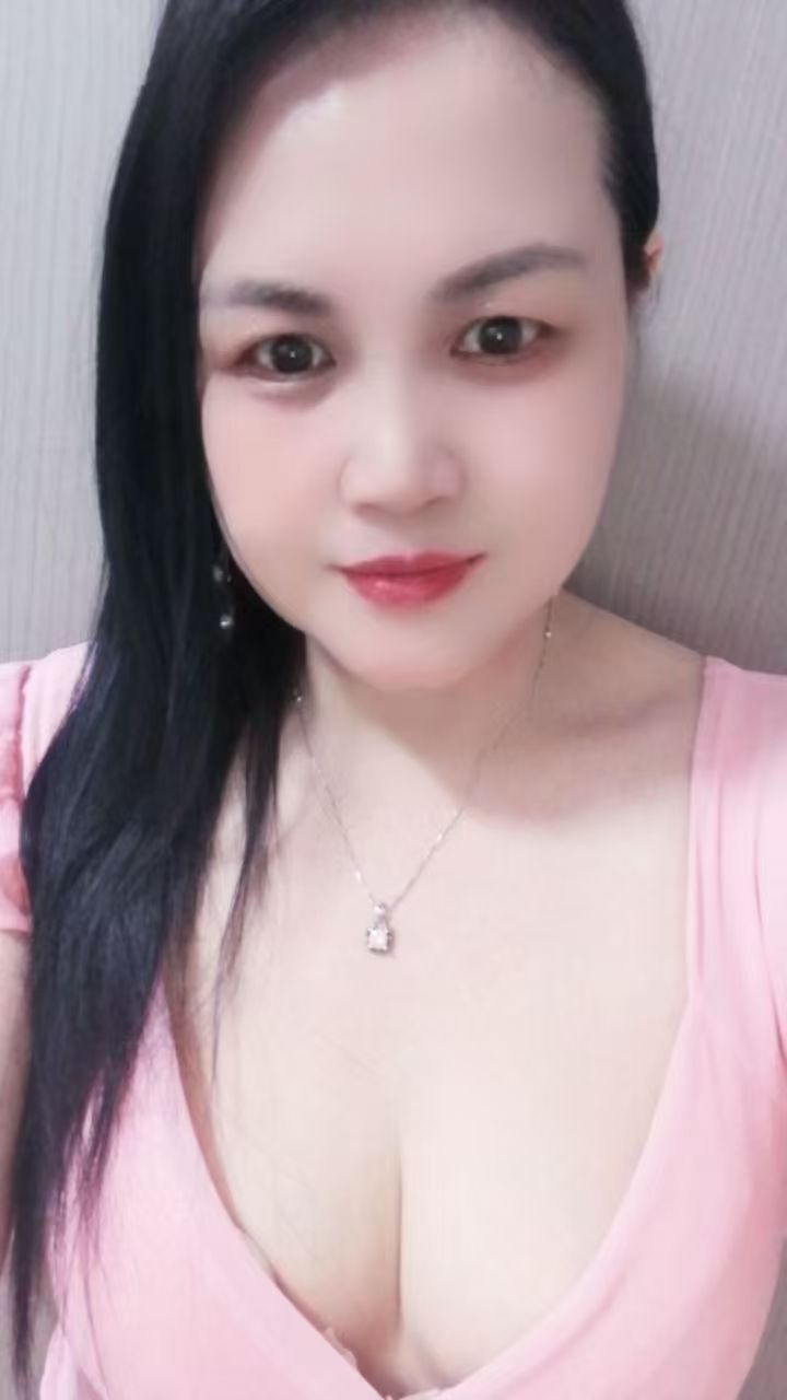 越秀丰润妩媚熟女玫瑰