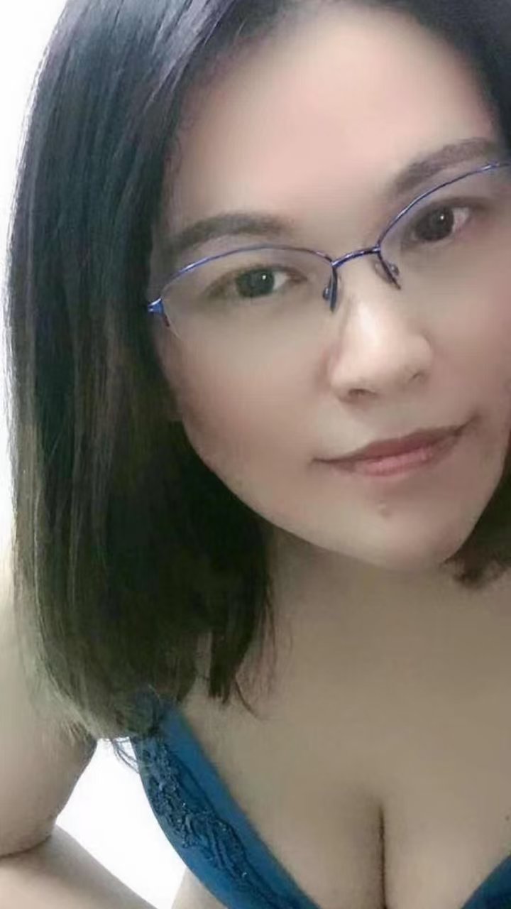 海珠短发风情少妇金葵花