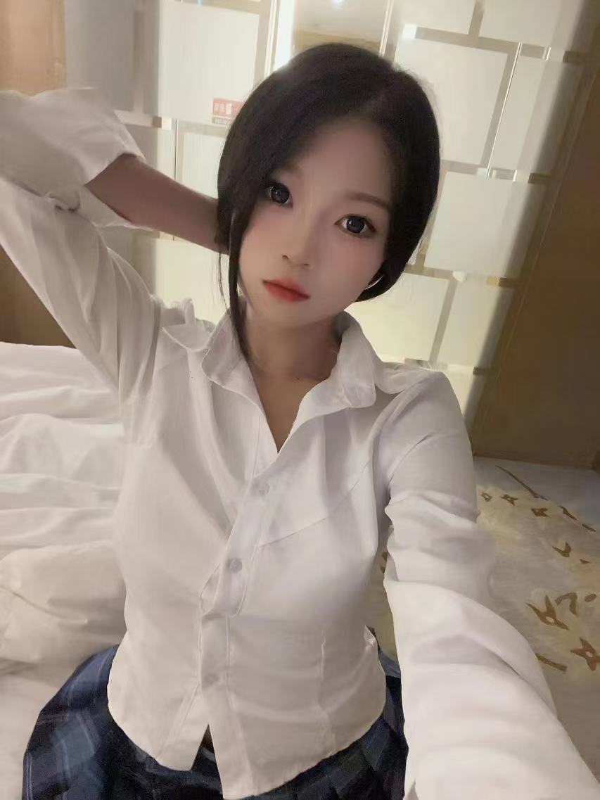 龙华区乖巧嫩妹馨馨