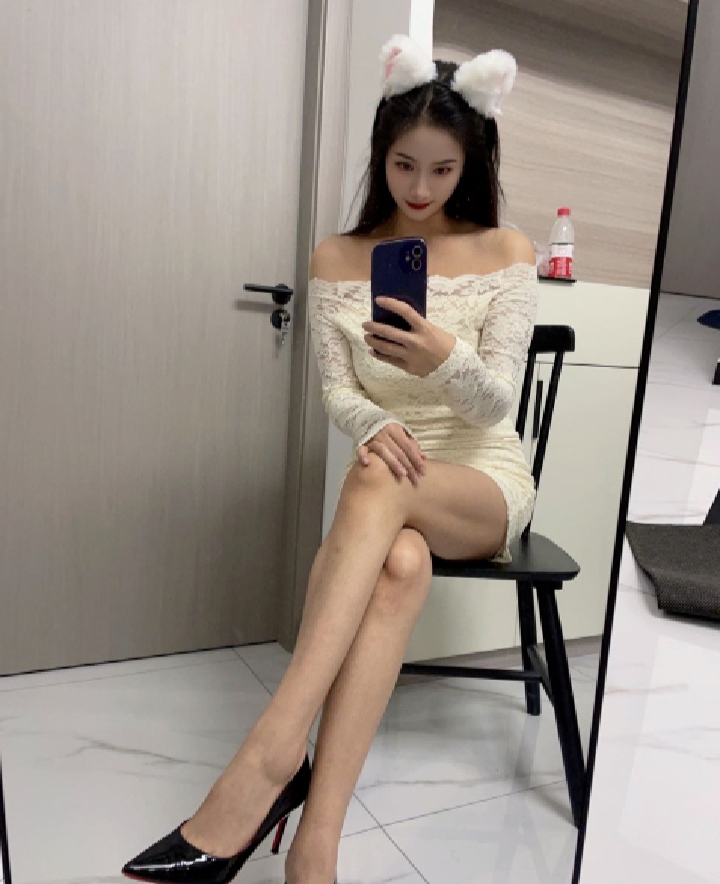 宝安颜值美妞露露